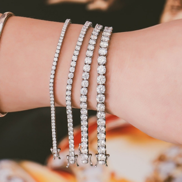 18k gold diamond tennis bracelet - Picture 6 of 11